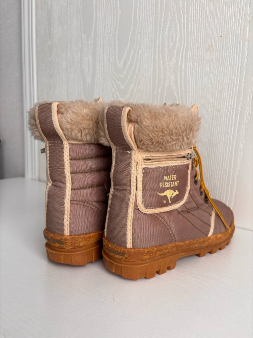 Kangaroos | Resistant Quilted Winter Boot in Mauve with Faux Fur | Size 6 - Picture 3 of 7